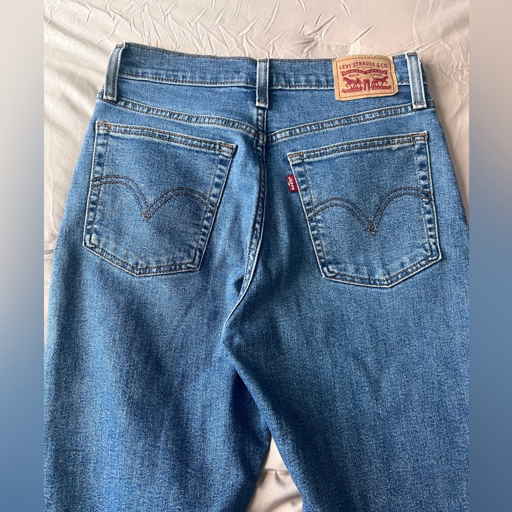 Levi's Classic Blue Jeans - Picture 4 of 16